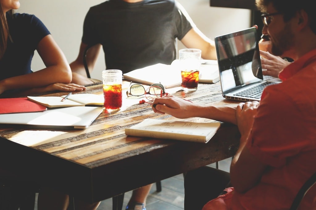 Les jeunes actifs face à la précarité de l'emploi